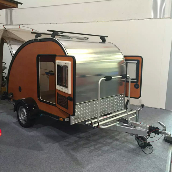 小型拖挂房车无疑能为人们外出露营带来很大的便利